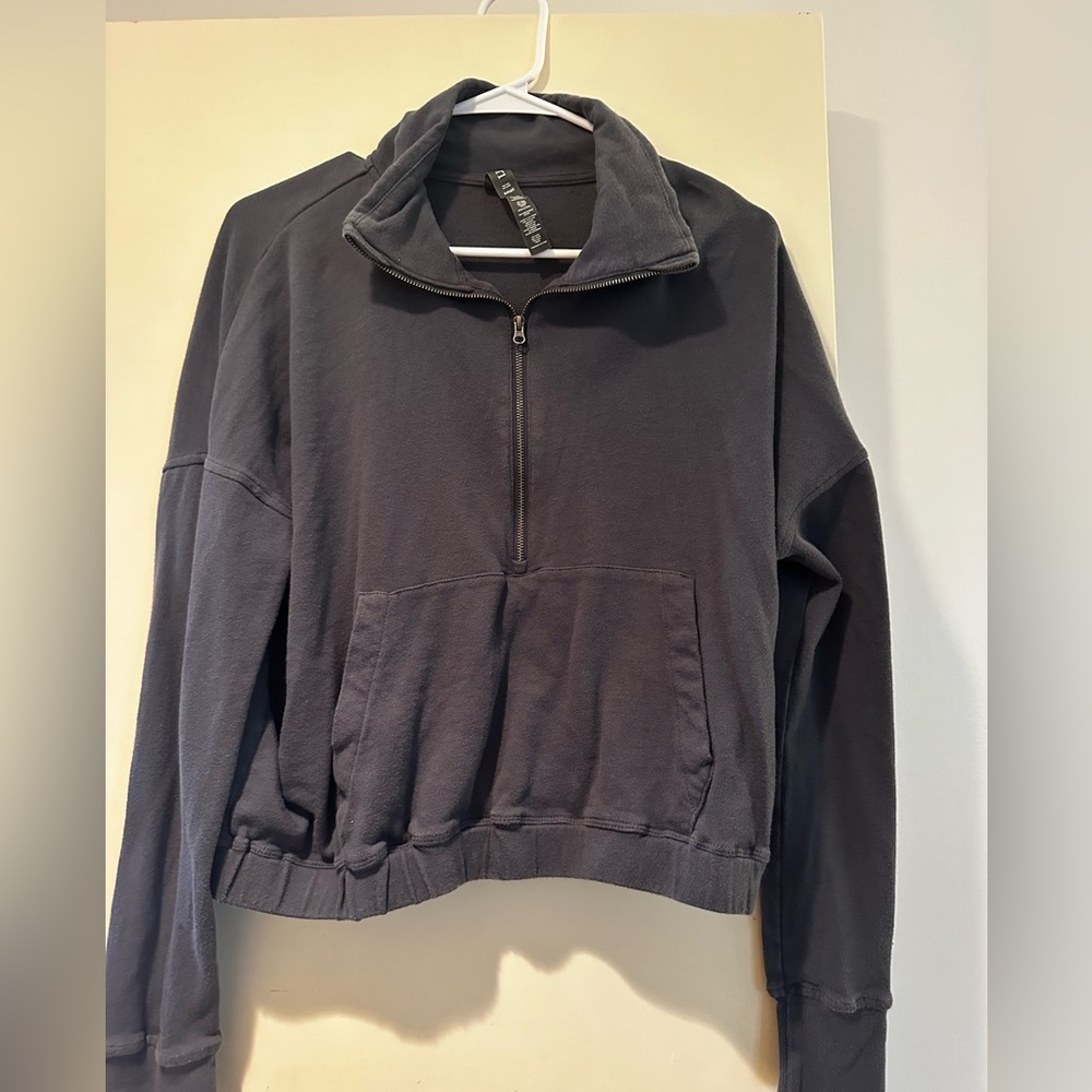 Vuori Women's Half-Zip Pullover Jacket in Dark Gray